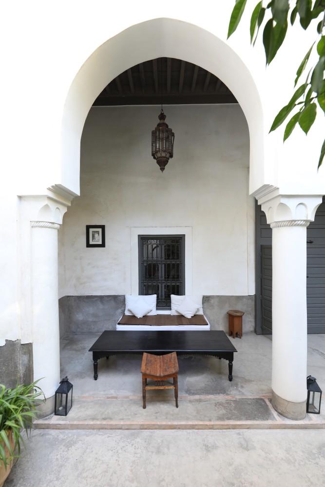 Une alcôve d'une maison de la collection, sous son arche